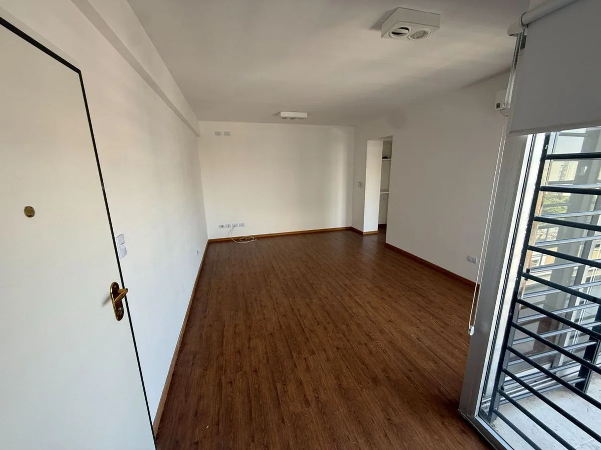 DEPARTAMENTO 2 AMBIENTES VENTA MONTE CASTRO foto 2
