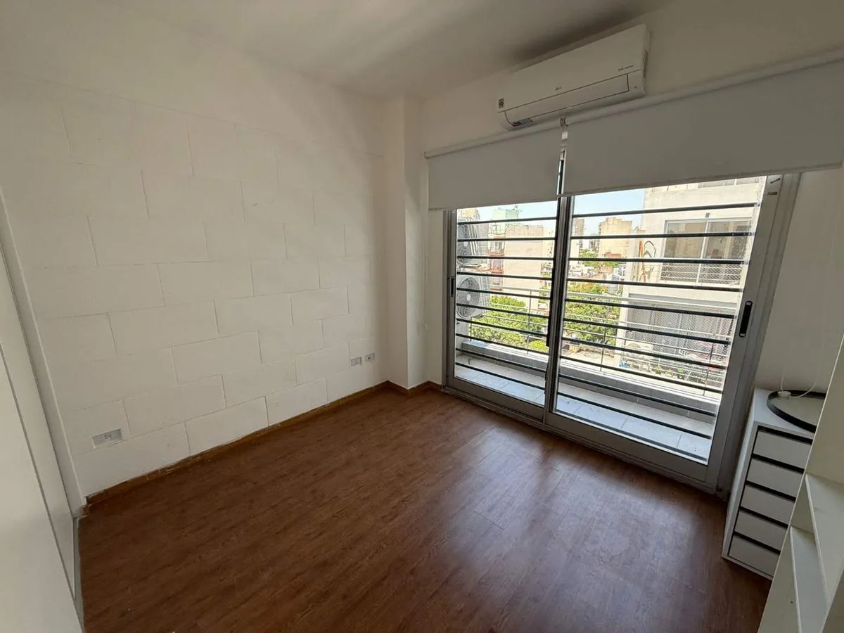 DEPARTAMENTO 2 AMBIENTES VENTA MONTE CASTRO foto 3