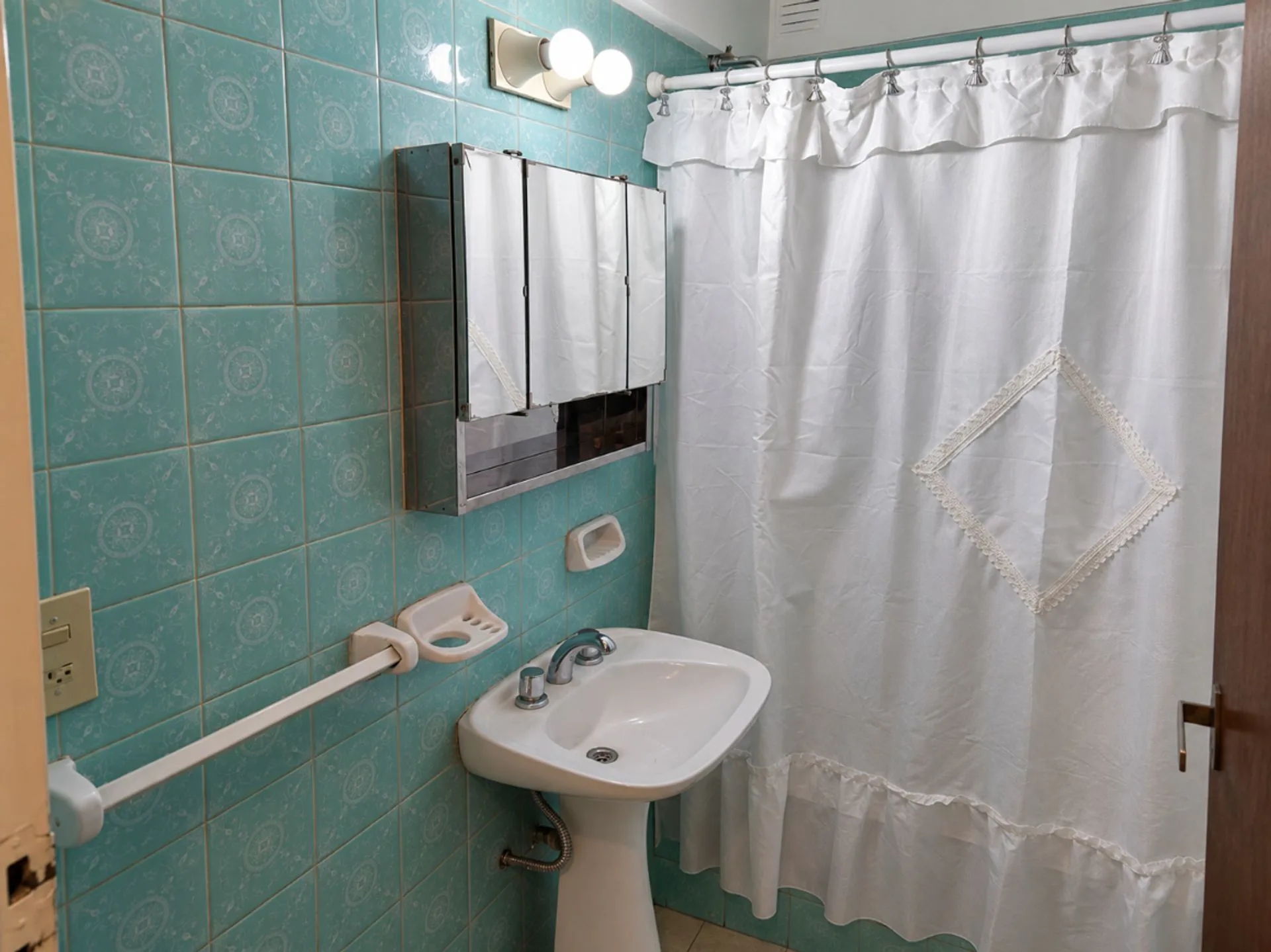 VENTA DEPARTAMENTO MONOAMBIENTE CON PATIO CENTRO foto 4