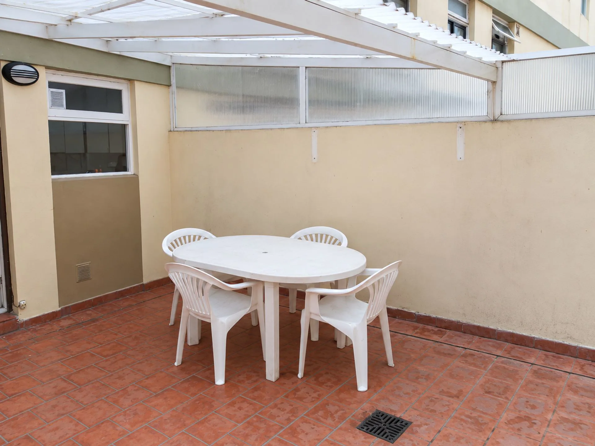 VENTA DEPARTAMENTO MONOAMBIENTE CON PATIO CENTRO foto 5