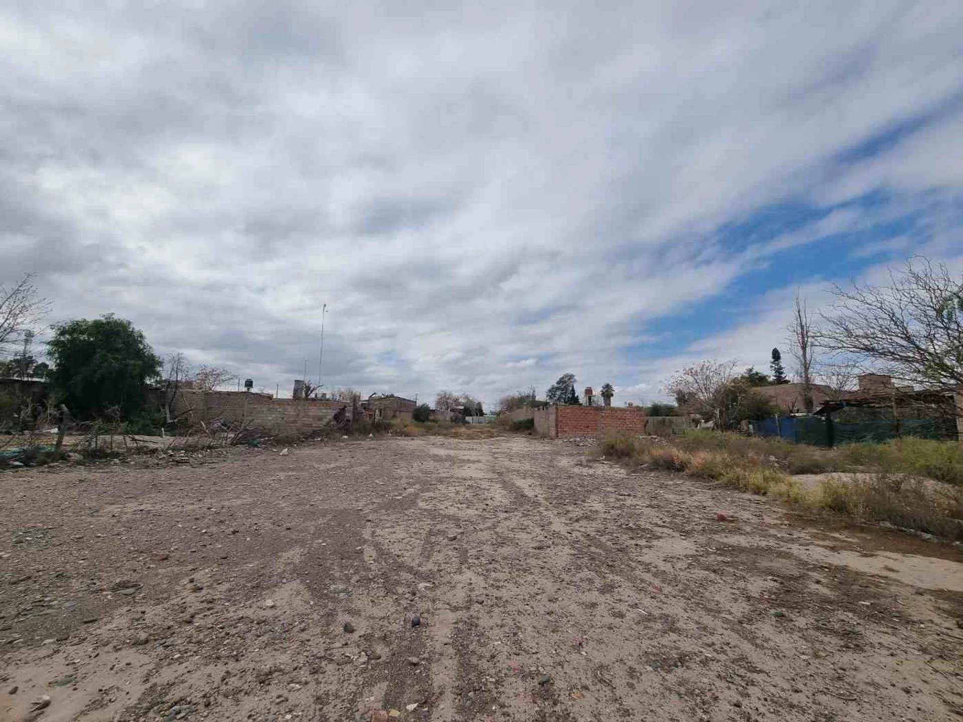 ALQUILER TERRENO DE 6.740 M².DOBLE INGRESO.CHIMBAS