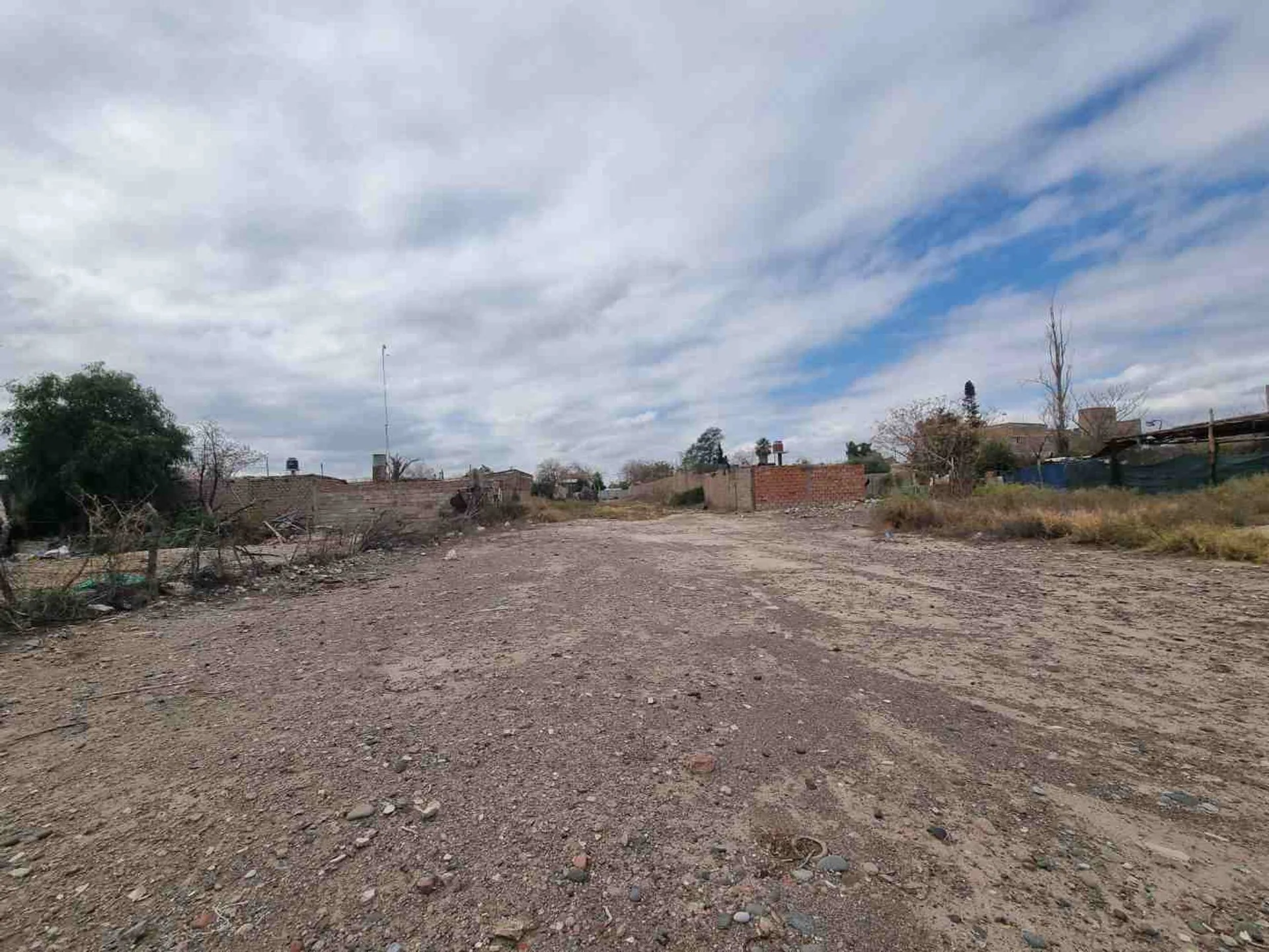 ALQUILER TERRENO DE 6.740 M².DOBLE INGRESO.CHIMBAS foto 3