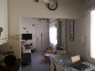 Hermoso y cómodo departamento de tres ambientes con cochera en venta en San Isidro. foto 3