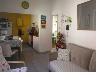 Hermoso y cómodo departamento de tres ambientes con cochera en venta en San Isidro. foto 4