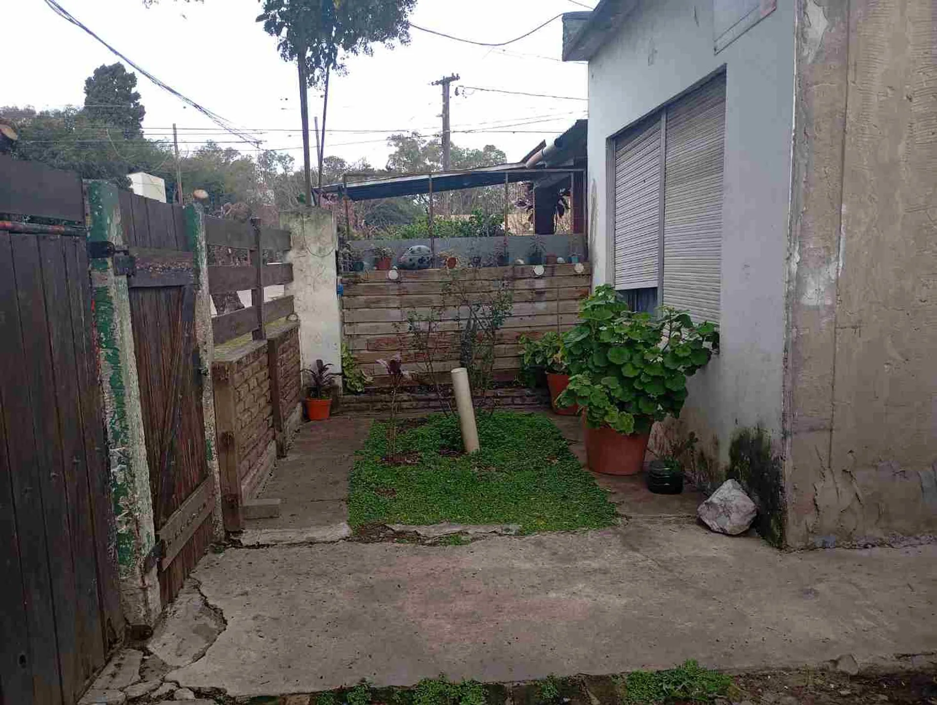 VENTA CASA 4 AMB CON PATIO Y GARAGE - CLAYPOLE foto 2