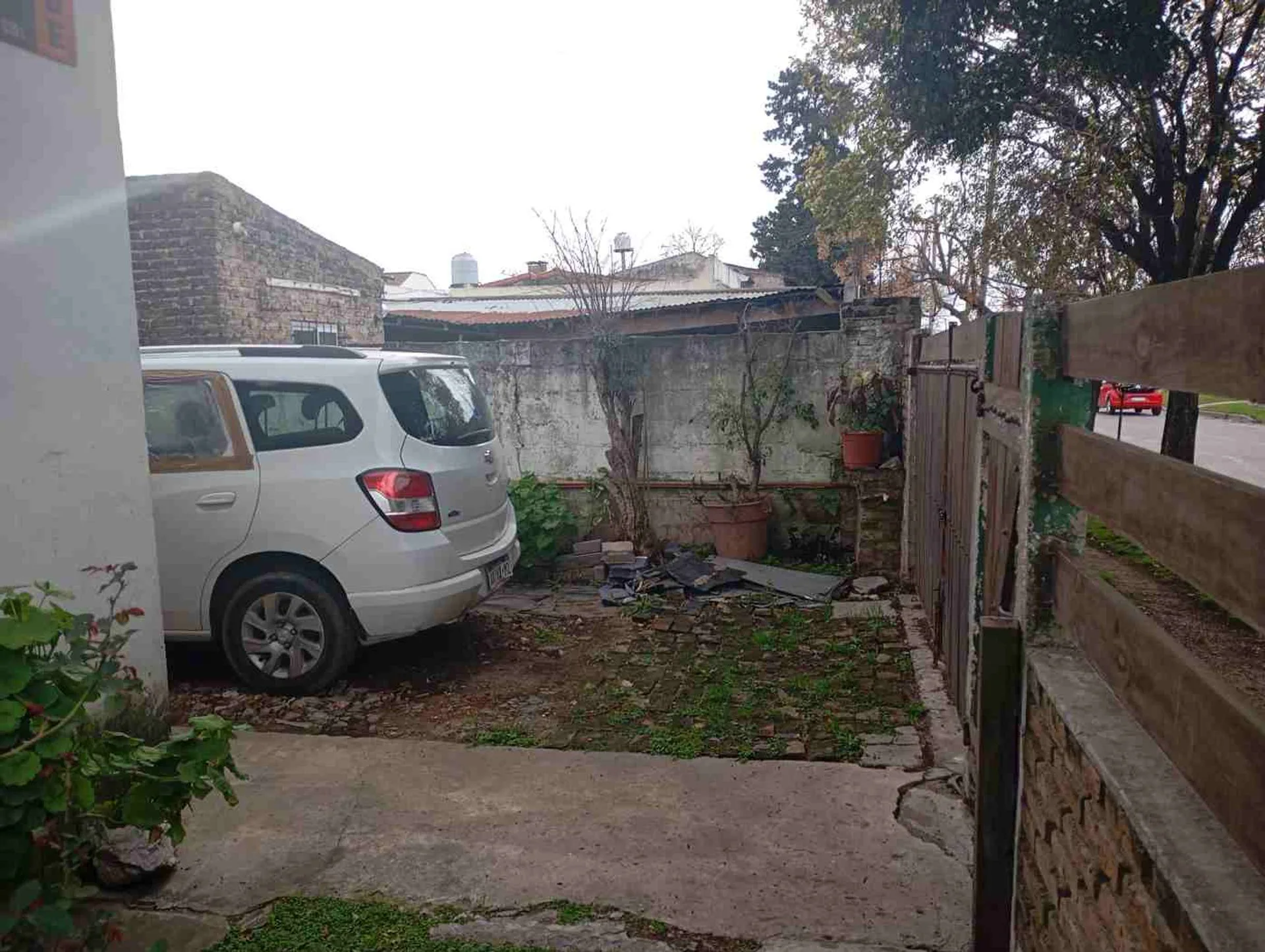 VENTA CASA 4 AMB CON PATIO Y GARAGE - CLAYPOLE foto 4