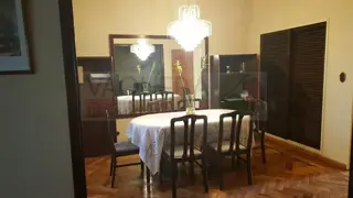 Hermoso chalet en dos plantas sobre lote propio. foto 4