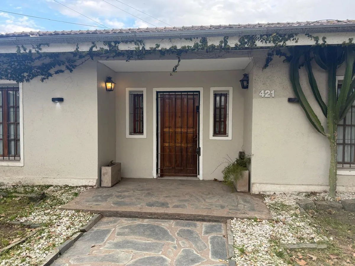 CASA DE 4 AMB. IMPECABLE Y MODERNA | APTA CREDITO foto 2