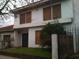 Importante Chalet en José Mármol foto 3