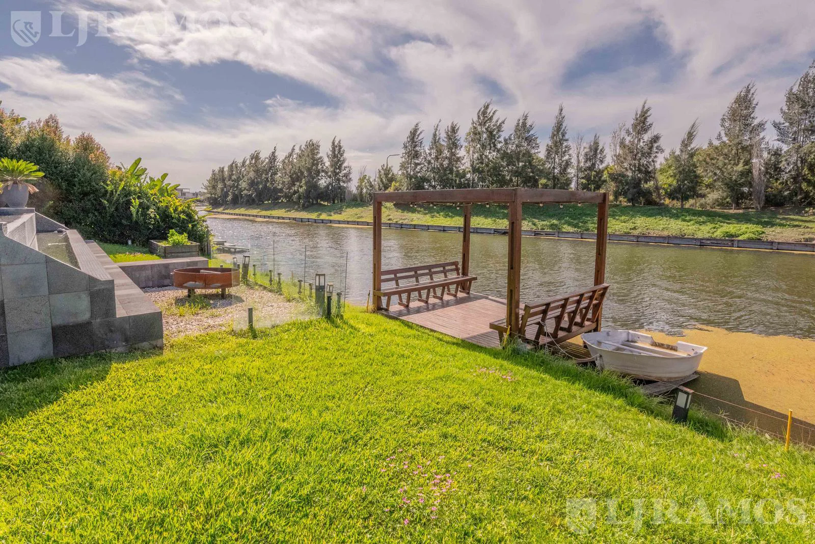 A laguna con 4 dormitorios en venta casa en Virazón - Nordelta. foto 2