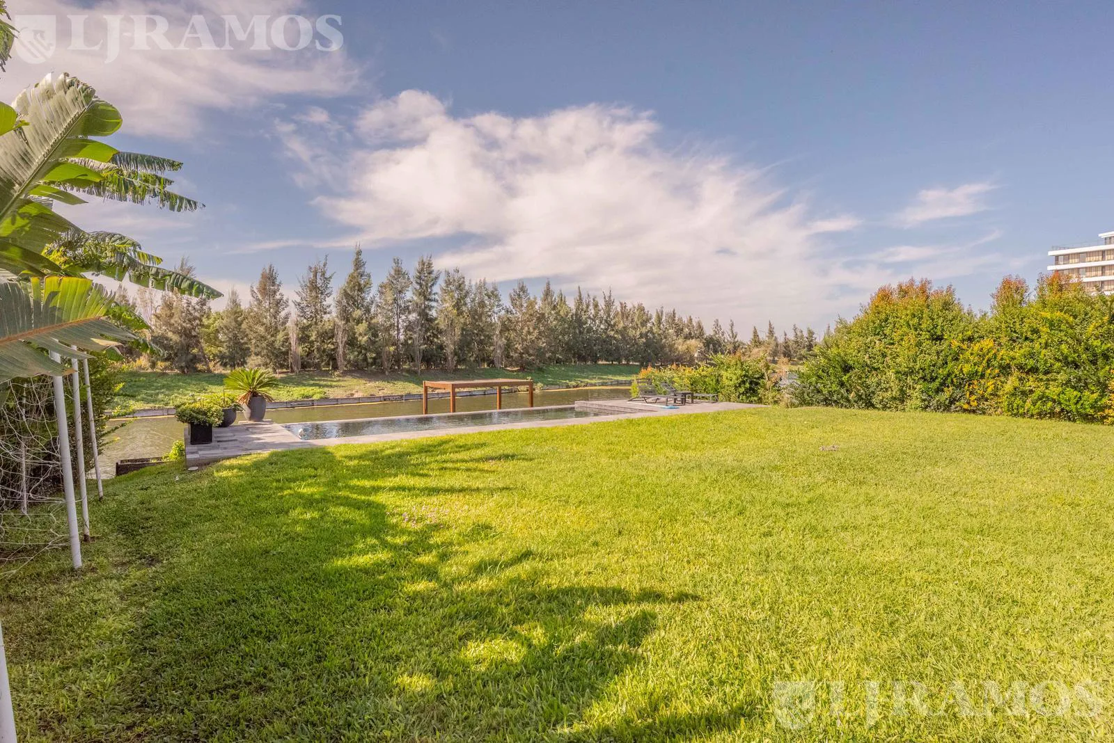 A laguna con 4 dormitorios en venta casa en Virazón - Nordelta. foto 4