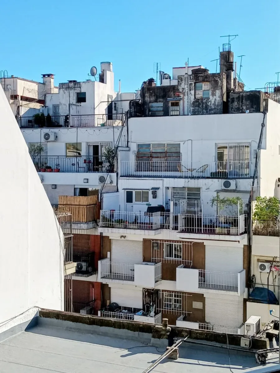 Recoleta, Juncal al 2100 entre Uriburu y Azcuénaga, 1 amb, $ 650.000 + expensas ($ 218.000) + servicios. foto 2