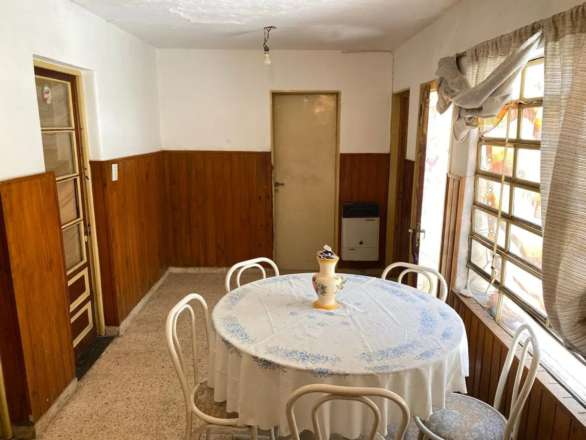 Casa pasillo con patio. Venta. Barrio Belgrano. foto 2