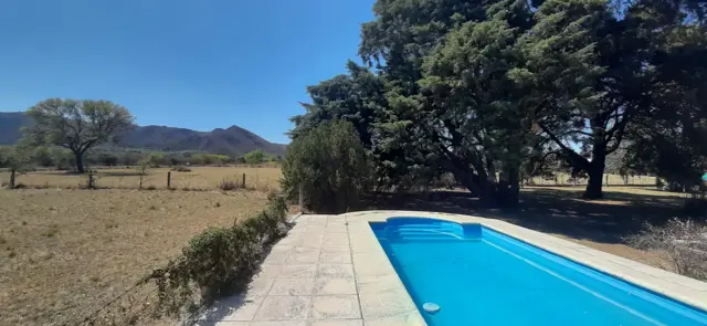 V83 - CASA 3 DORMITORIOS CON GRAN PARQUE Y PISCINA.