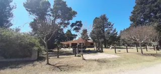V83 - CASA 3 DORMITORIOS CON GRAN PARQUE Y PISCINA. foto 2