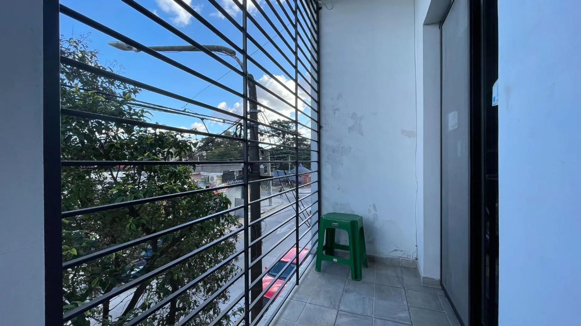 VENTA PH 2 AMBIENTES , FRENTE - BALCON - CASEROS foto 2