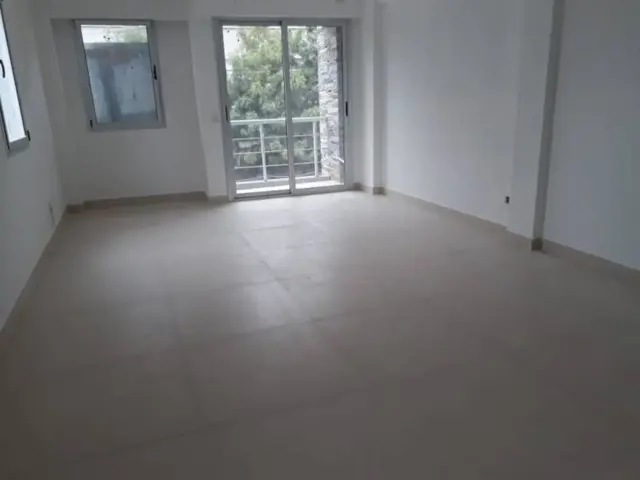 MONOMABIENTE super Luminoso- $10.000 CON COCHERA MAS IVA - Edificio Onix - frente a POLO I