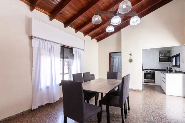 VENTA CASA 3 AMB COCHERA PATIO QUINCHO LANUS