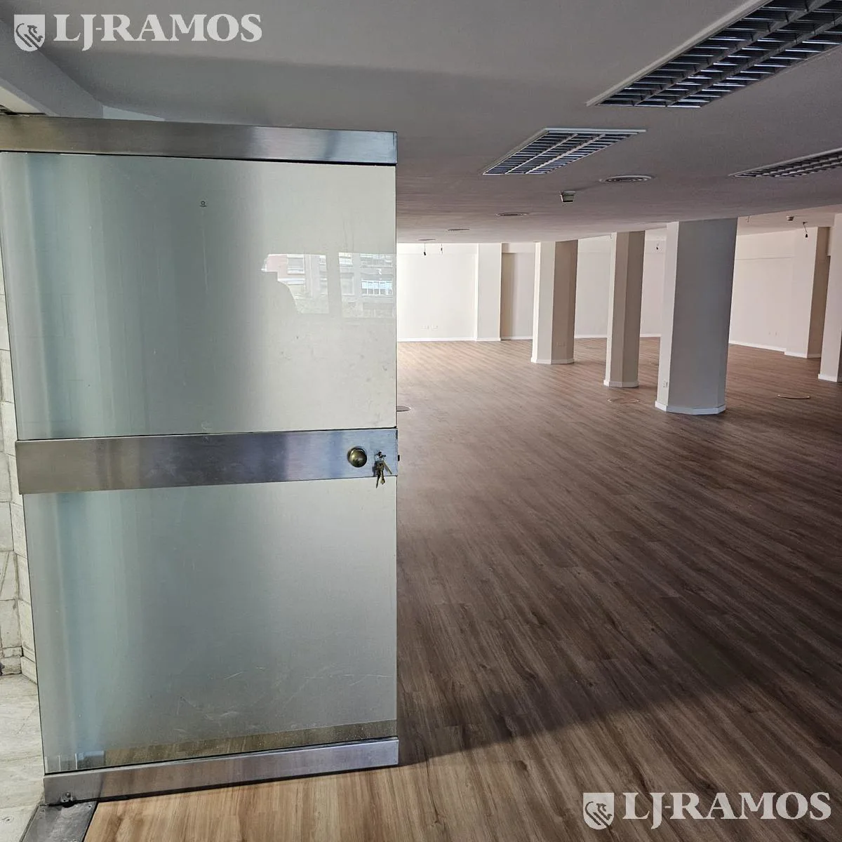 Alquiler de oficina de 260 m2 en San Telmo foto 2