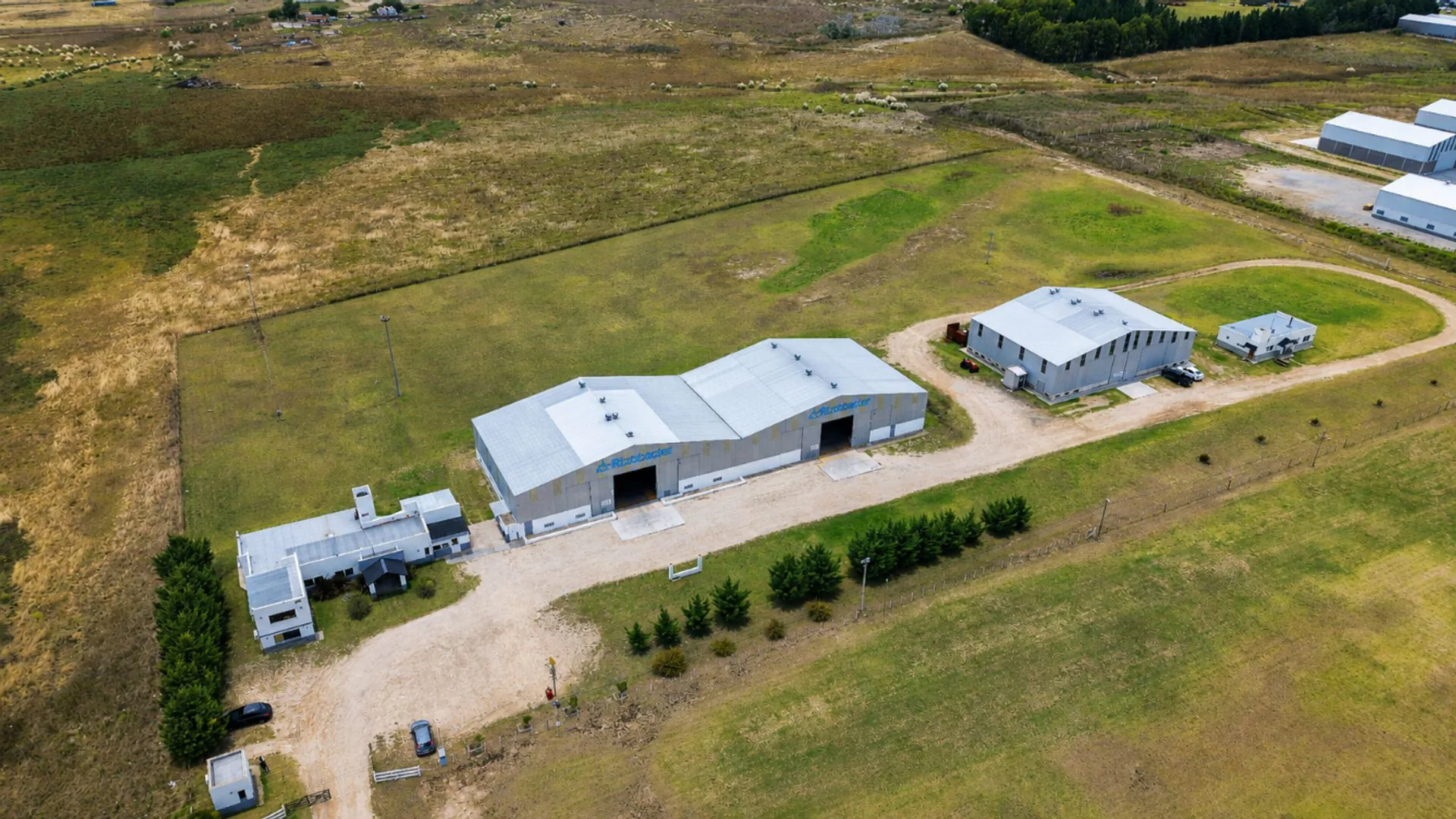 NAVES INDUSTRIALES EN VENTA EN NECOCHEA SOBRE RUTA foto 2