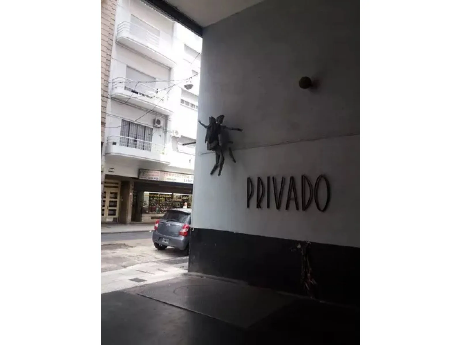 COCHERA en VENTA U$S 10.000.- en Excelente Ubicación foto 2