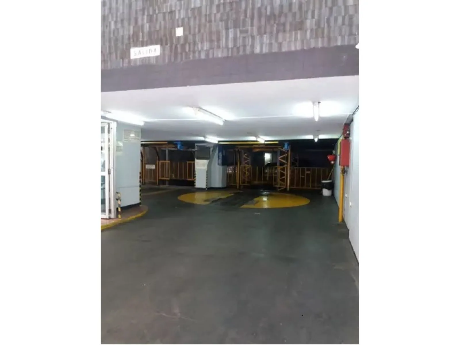 COCHERA en VENTA U$S 10.000.- en Excelente Ubicación foto 3