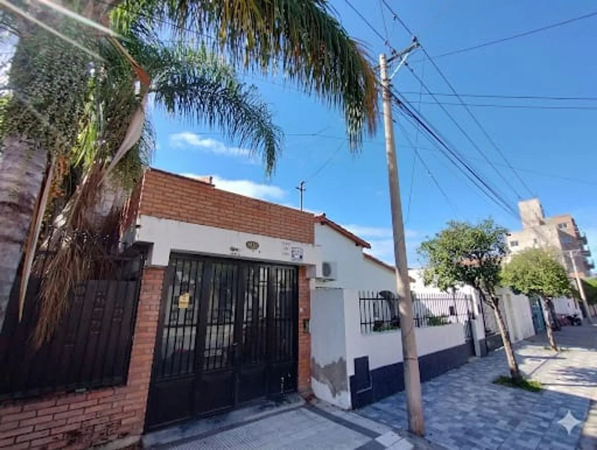 SE VENDE EN CATAMARCA CASA CÉNTRICA DE 2 PLANTAS foto 3