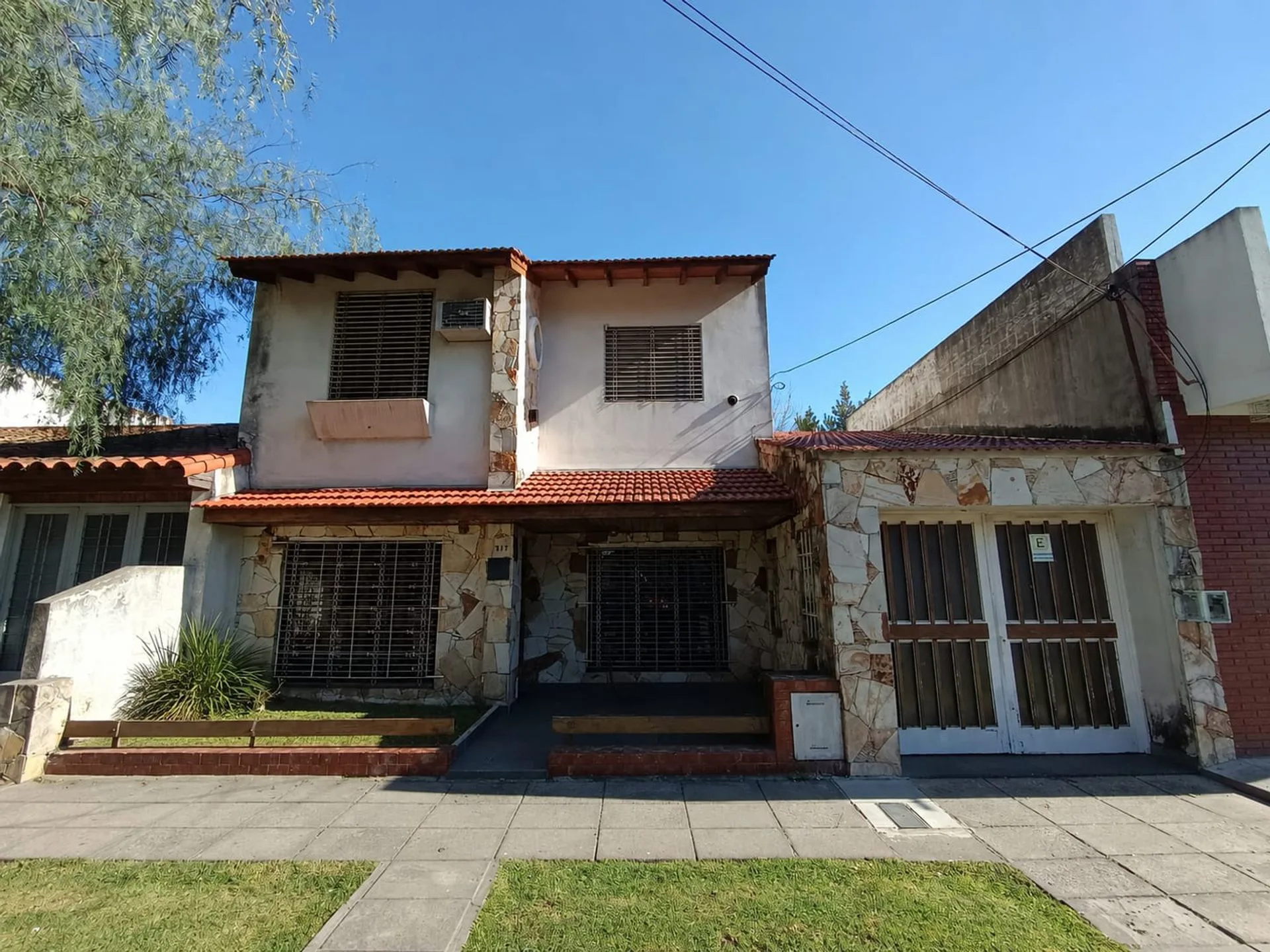 VENTA CASA 4 AMBIENTES VILLA LUZURIAGA PATIO foto 2