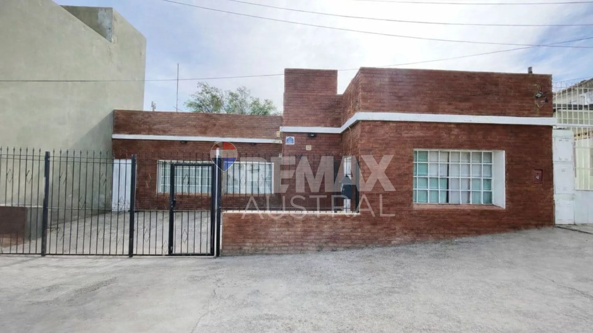 CASA CUATRO DORMITORIOS- B° CENTRO