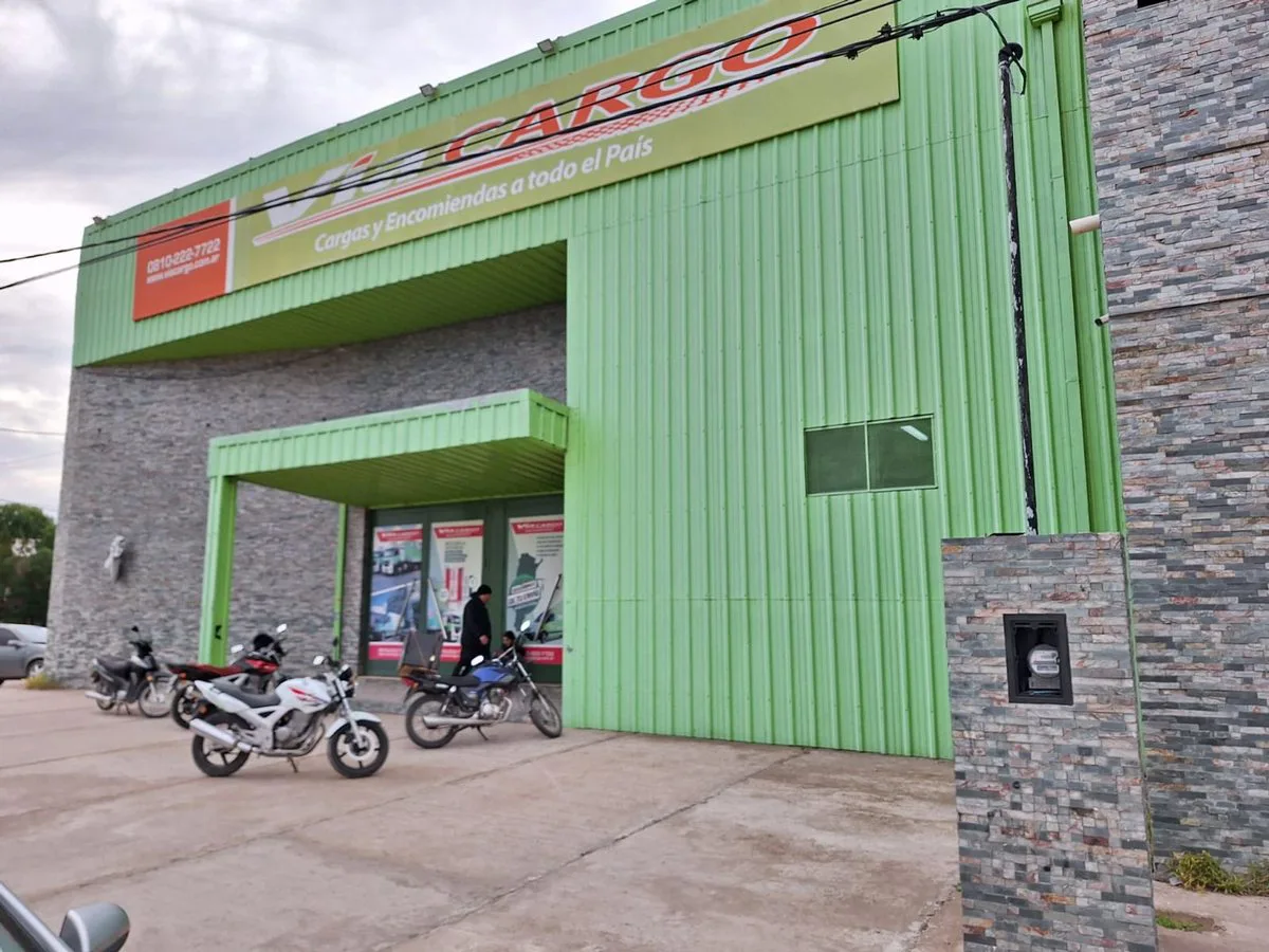 VENDO GALPON CON SALON COMERCIAL EN INGRESO B.BCA foto 3