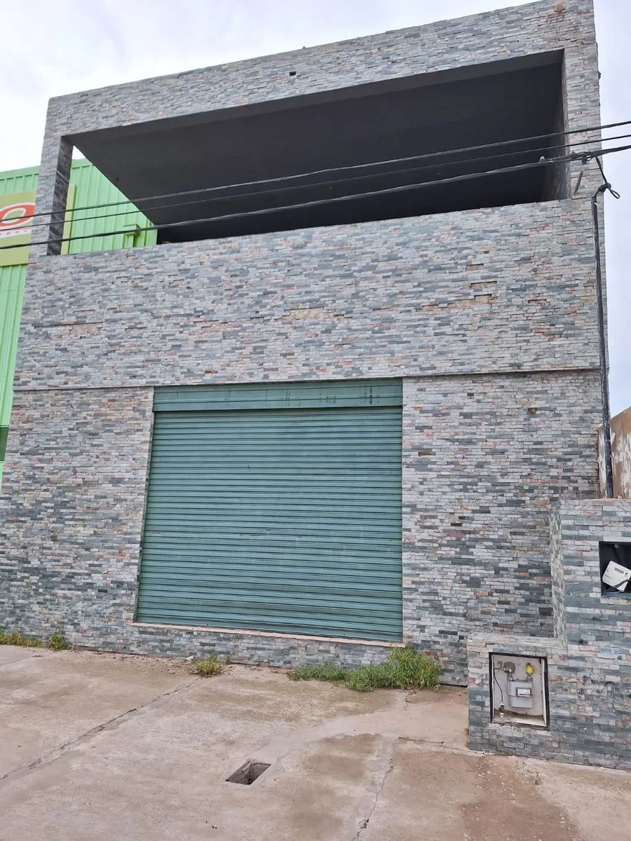 VENDO GALPON CON SALON COMERCIAL EN INGRESO B.BCA foto 4