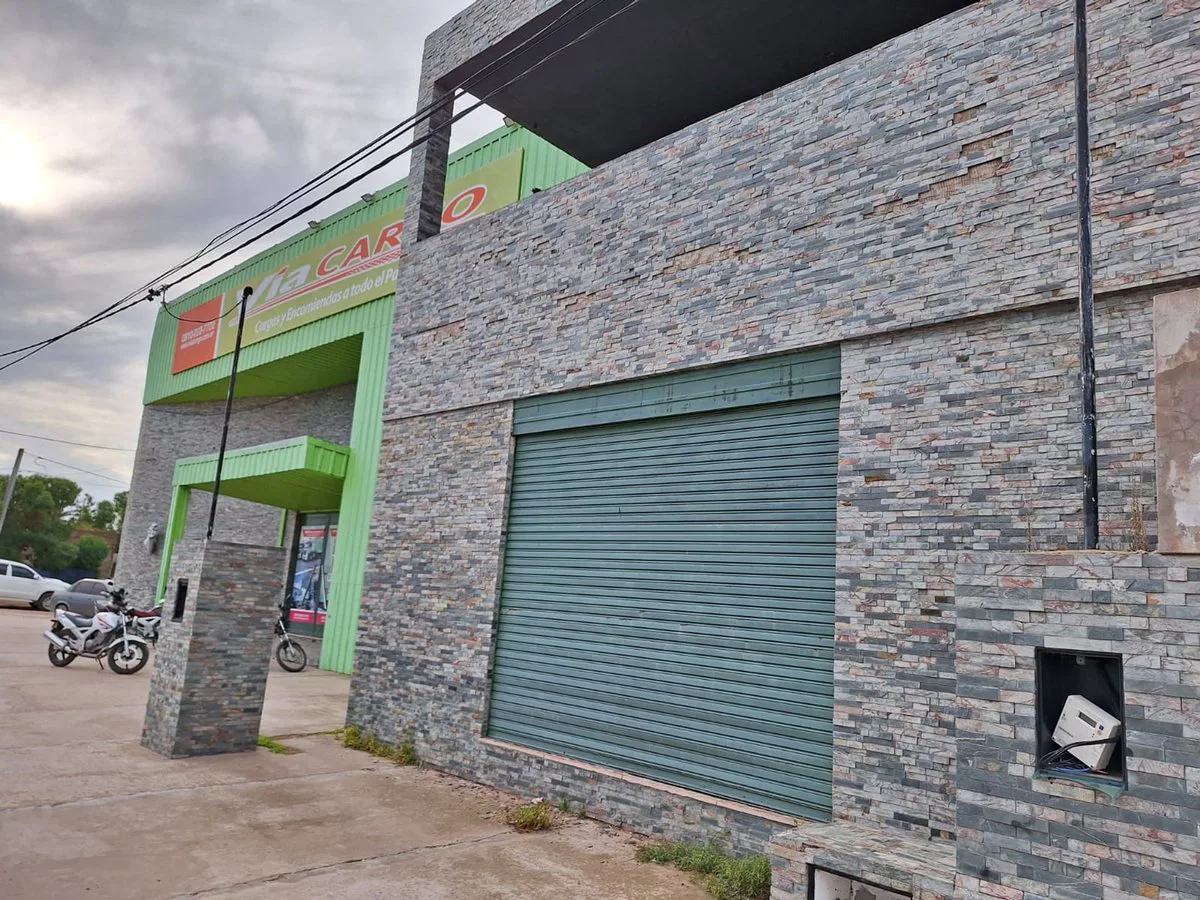 VENDO GALPON CON SALON COMERCIAL EN INGRESO B.BCA foto 5
