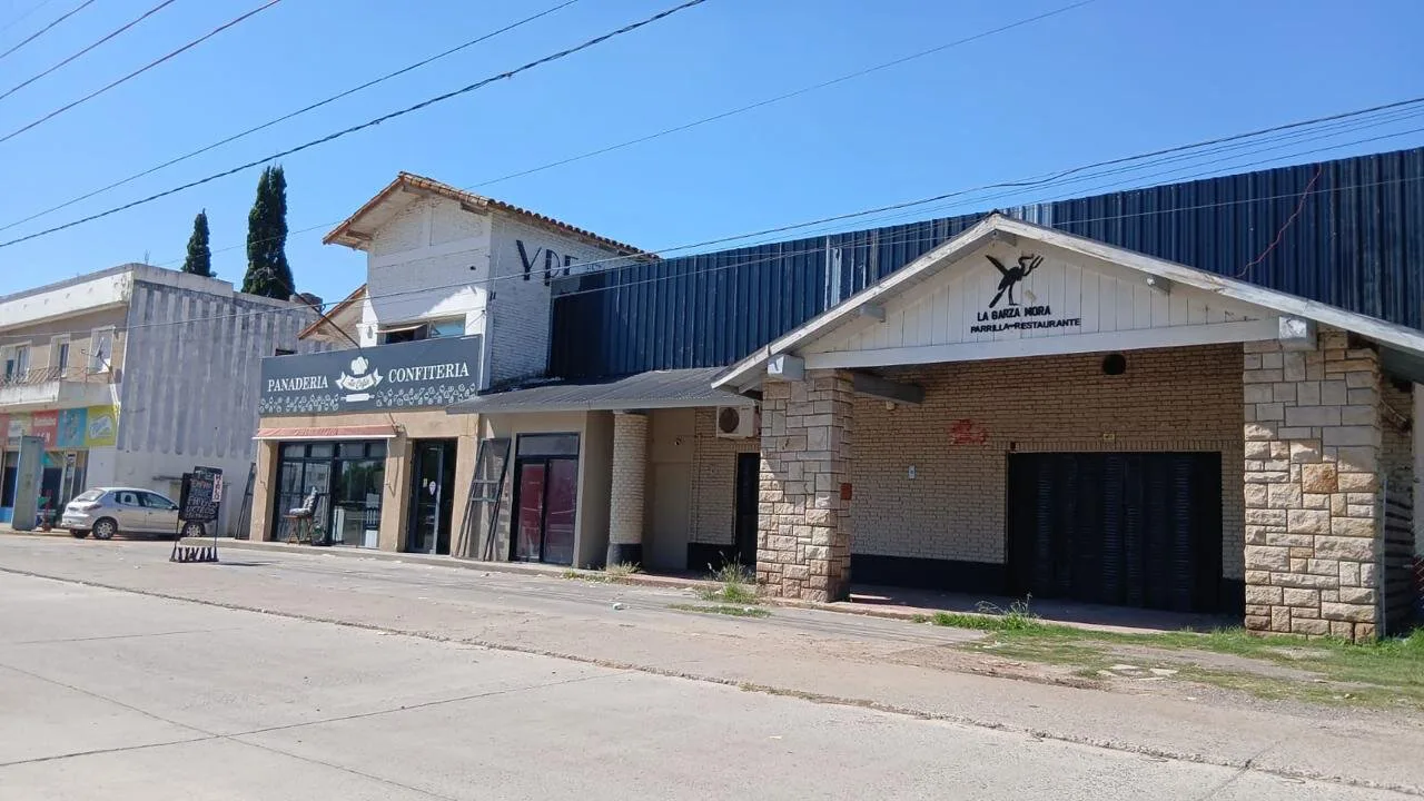 Complejo comercial sobre Ruta 3 Cañuelas foto 2