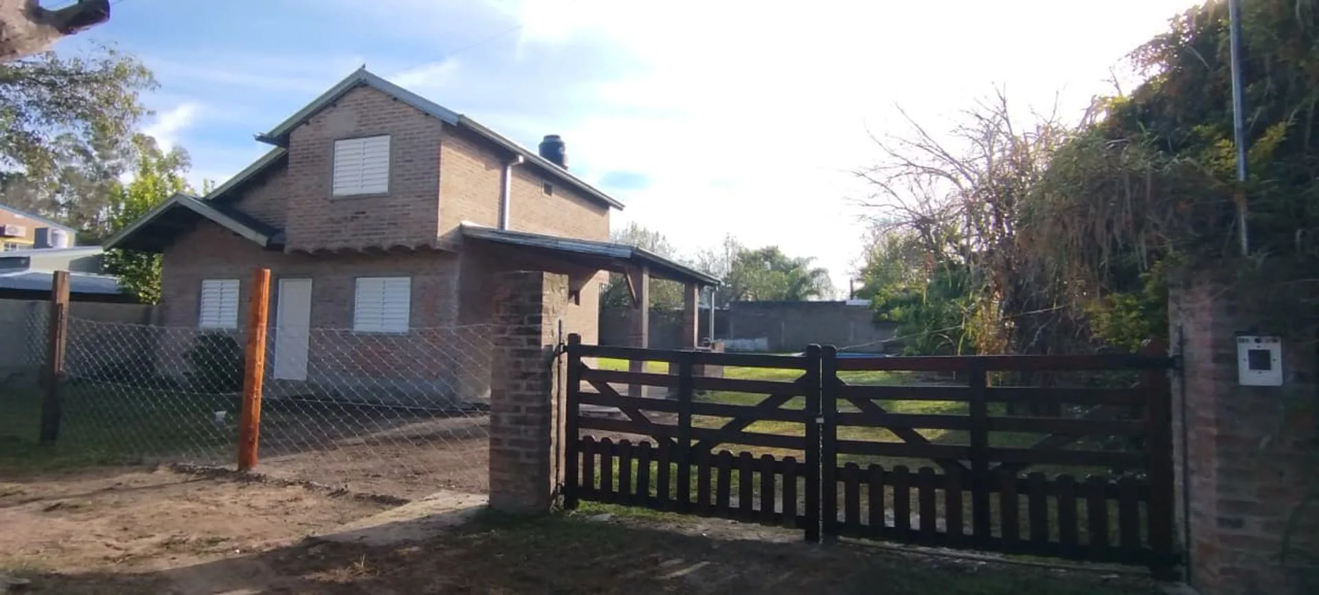 Casa con pileta y gran patio en Arroyo Leyes