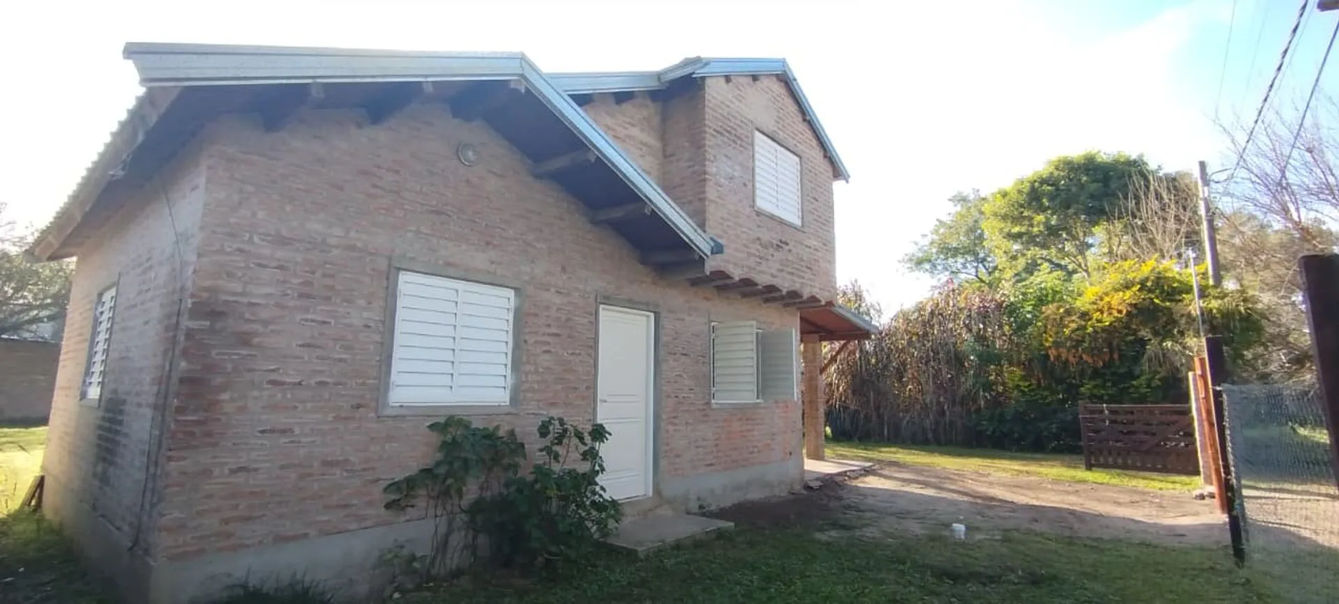Casa con pileta y gran patio en Arroyo Leyes foto 3