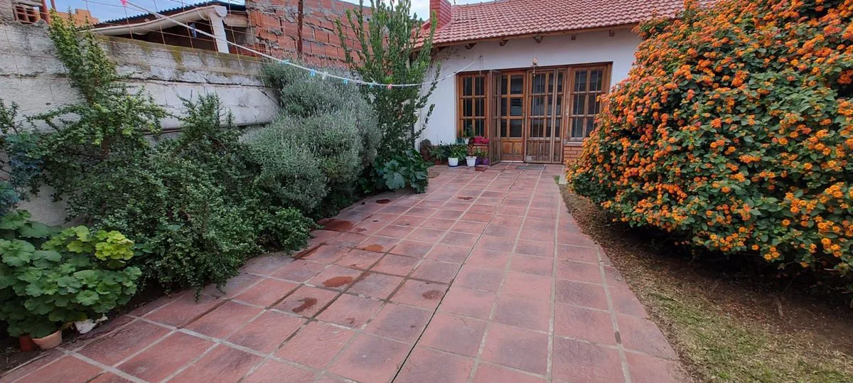 CASA EN VENTA -  3 dorm - Garage - Patio - Quincho foto 5