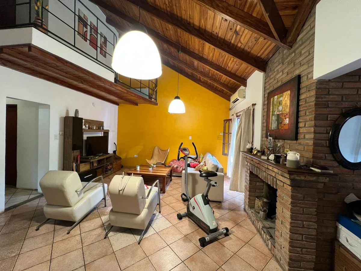VENTA CASA 4 DORMITORIOS GRAN JARDIN EN FISHERTON foto 3