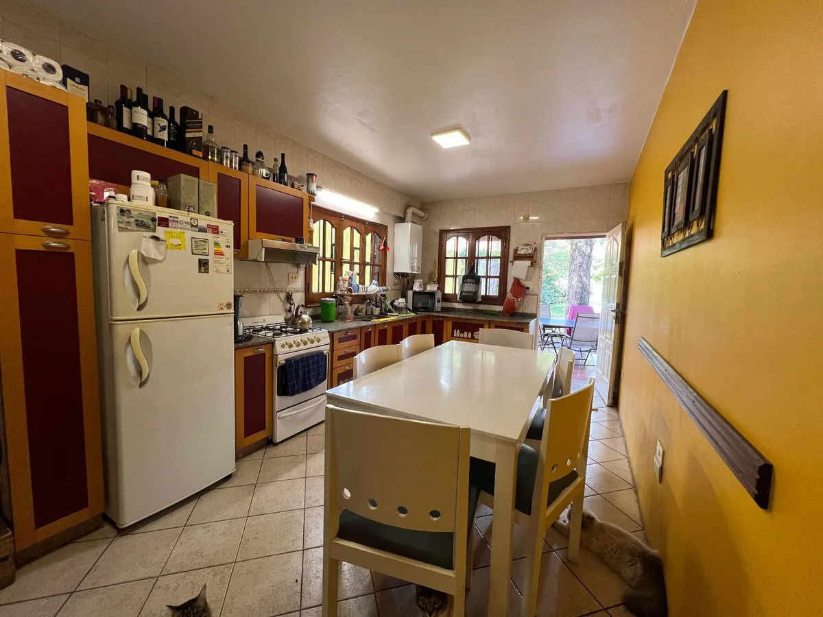 VENTA CASA 4 DORMITORIOS GRAN JARDIN EN FISHERTON foto 5