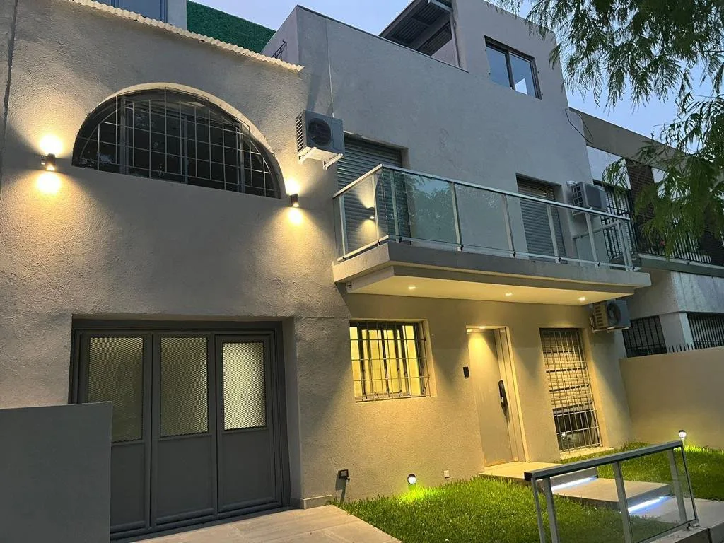 VENDO CASA Barrio RIVER CASI A ESTRENAR SIN EXPENSAS ESPECTACULAR foto 2