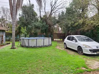 Importante propiedad con amplio terrenos - sobre Av. Benavidez.- foto 3
