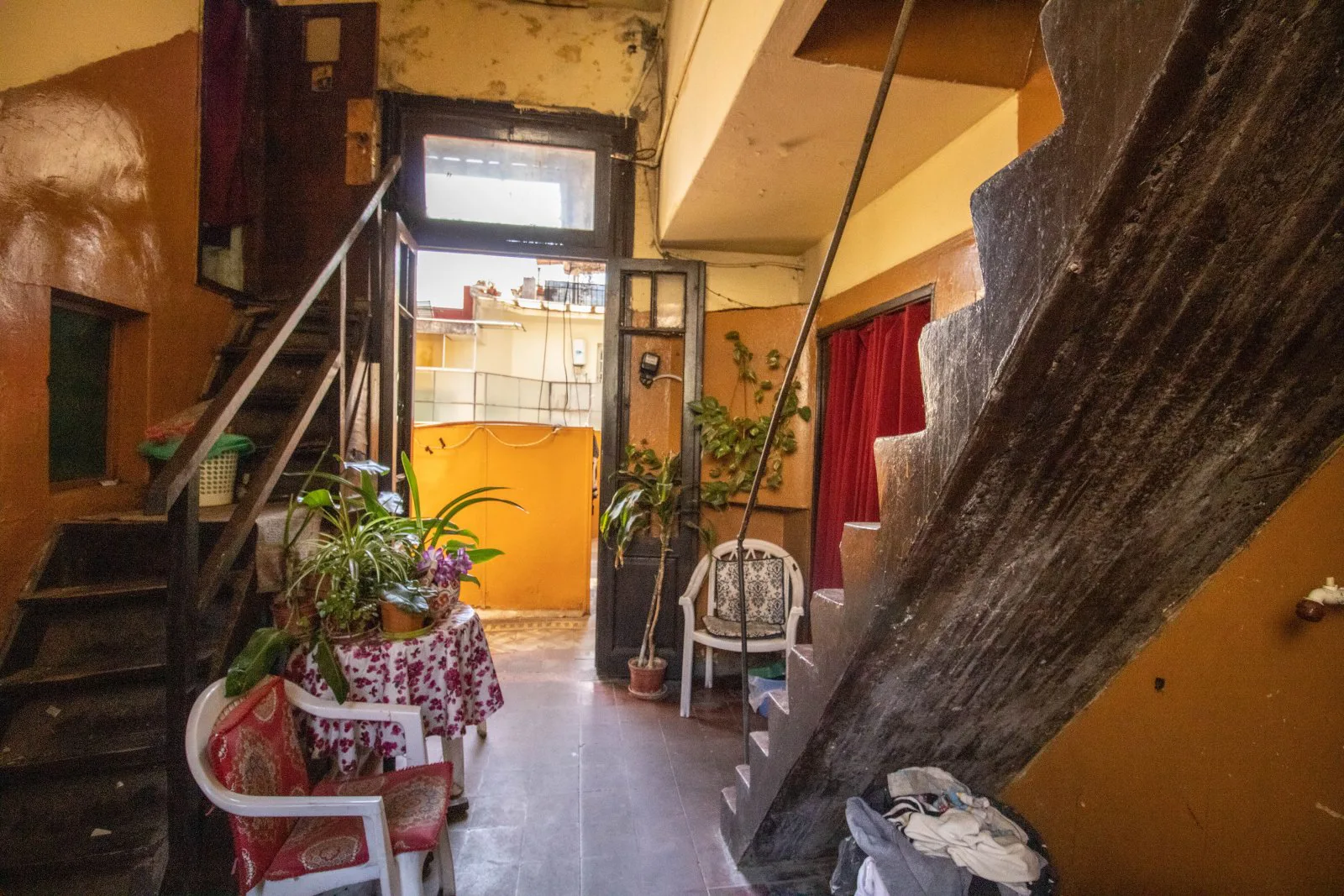 Casa con dos entradas PB y 1er Piso - 472m² - Almagro- Hotel familiar/Pensión - Acepta propiedad en parte de pago foto 2