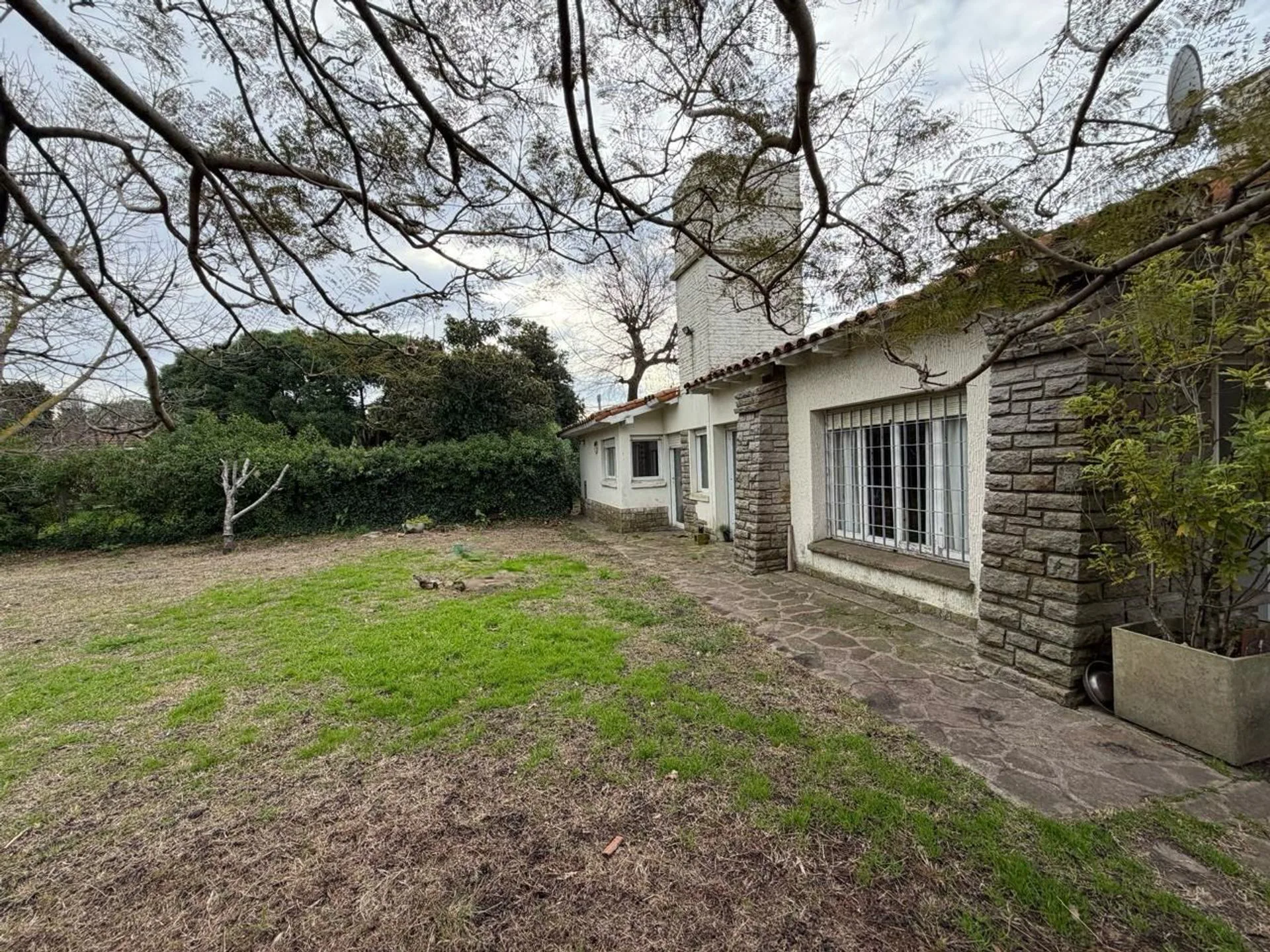 Venta Casa 4amb+Depto+Lote, parque, Zona Alfar foto 2