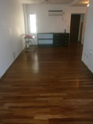 Departamento de 2 dormitorios, de categoría, amplio y luminoso, de  85 m2 con cochera semicubierta foto 3