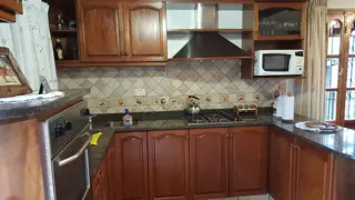 Nºref: 520 -Prop c/ piscina y 2 dptos+quincho e inmej vta al lago sobre rta38 foto 2