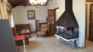 Nºref: 520 -Prop c/ piscina y 2 dptos+quincho e inmej vta al lago sobre rta38 foto 3