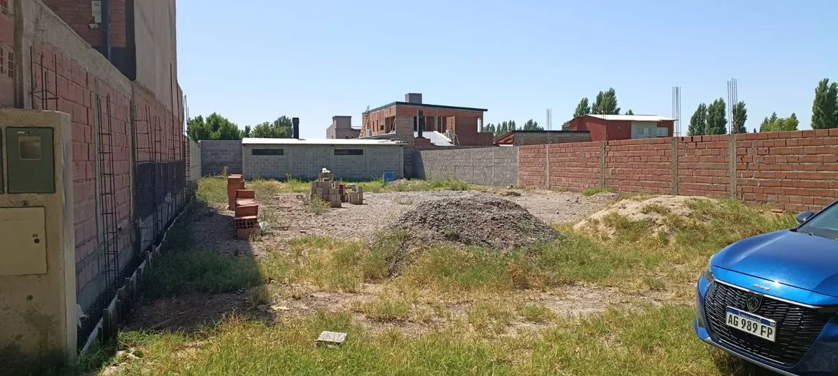 Lote 600 m2 con mejoras, Los Castaños, Plottier