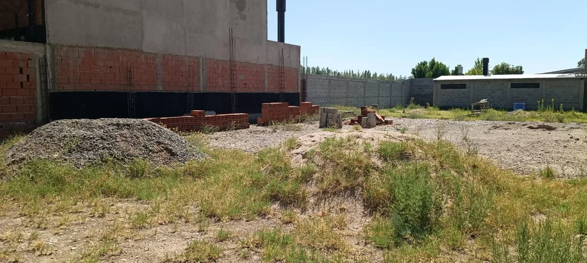 Lote 600 m2 con mejoras, Los Castaños, Plottier foto 5