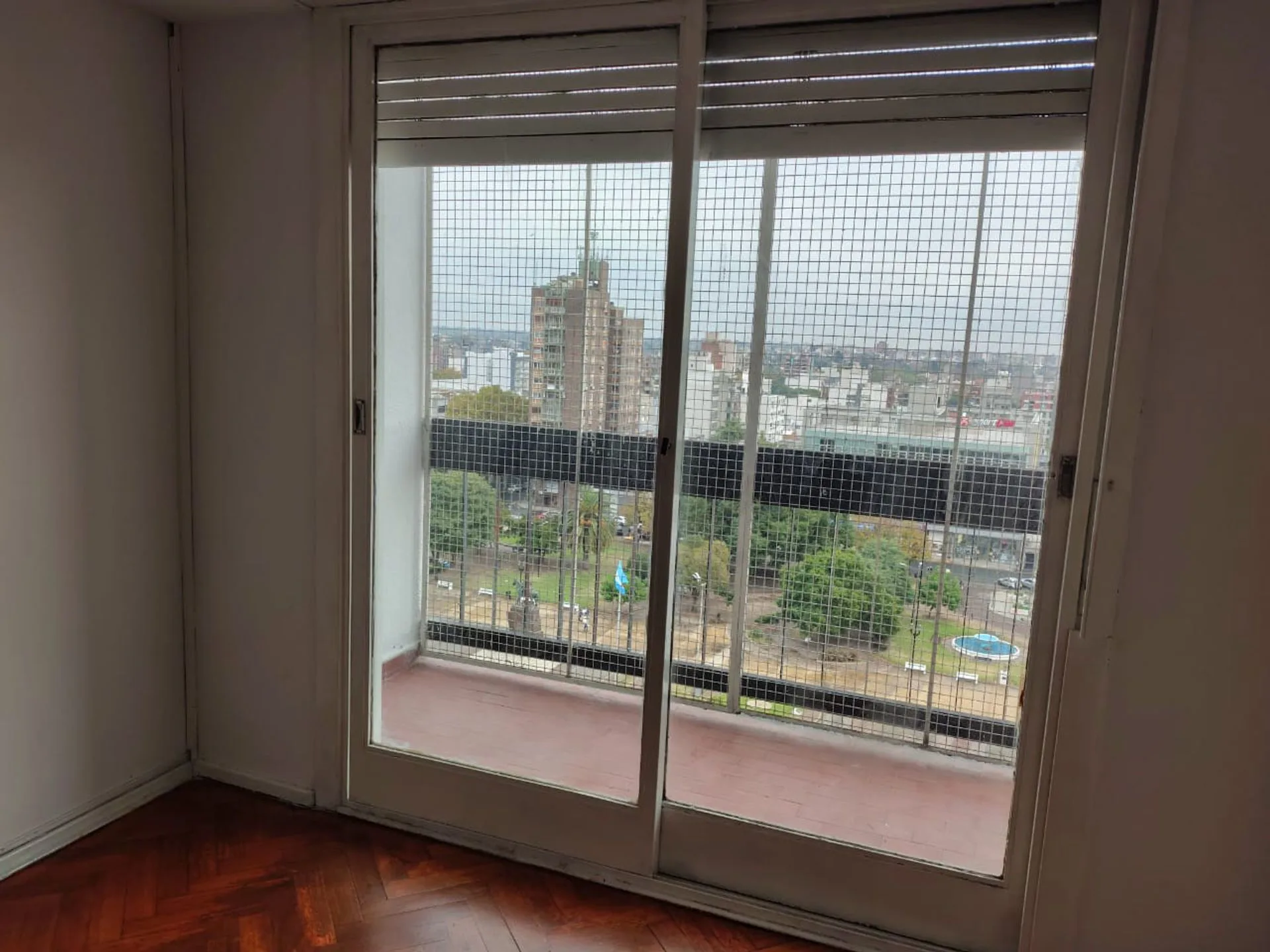 VENTA DEPARTAMENTO MORÓN FRENTE PLAZA A NUEVO foto 2