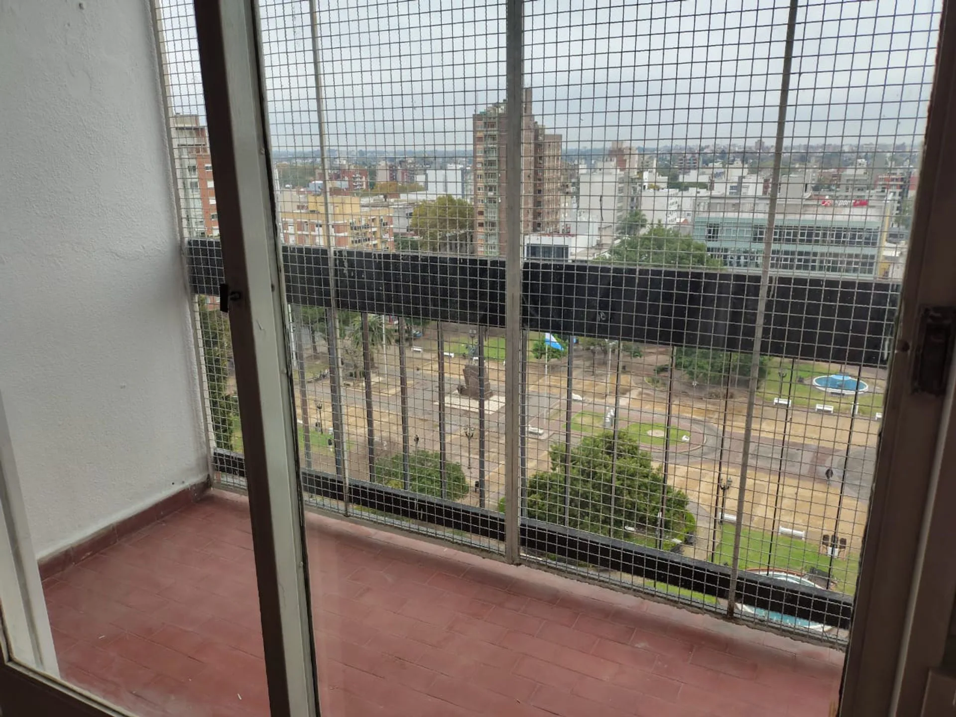 VENTA DEPARTAMENTO MORÓN FRENTE PLAZA A NUEVO foto 3
