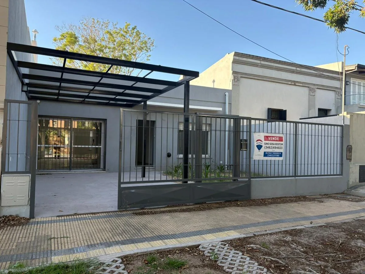 HERMOSA CASA EN BARRIO RESIDENCIAL